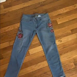 I’m selling jeans with cute flowers